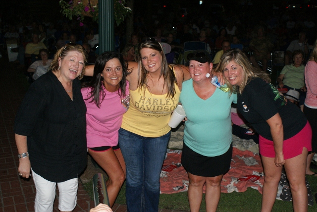 062112SunsetontheSquare/DSC07076__640x428_.jpg