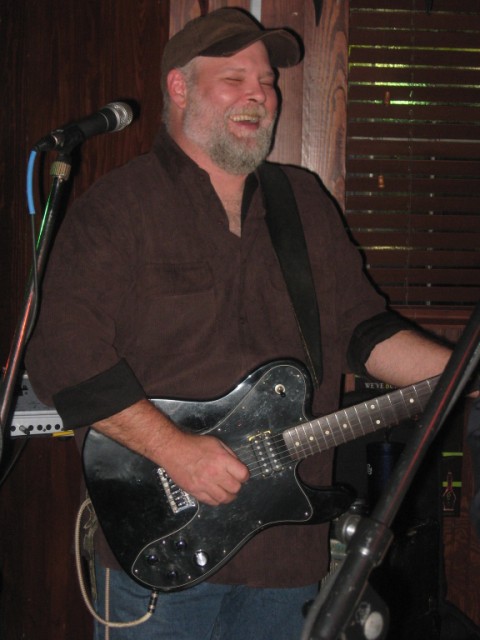 Docs123108/Susan__Gator___Janelle_at_Doc_Watson_s__Dec_31__2008___.jpg