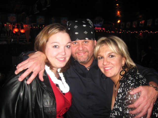 Docs123108/Susan__Gator___Janelle_at_Doc_Watson_s__Dec_31__2008___.jpg