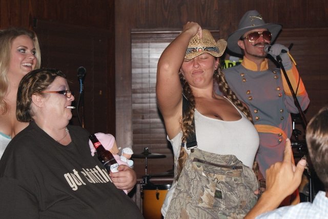 DocsRedneckBall73011/DSC03016__640x428_.jpg